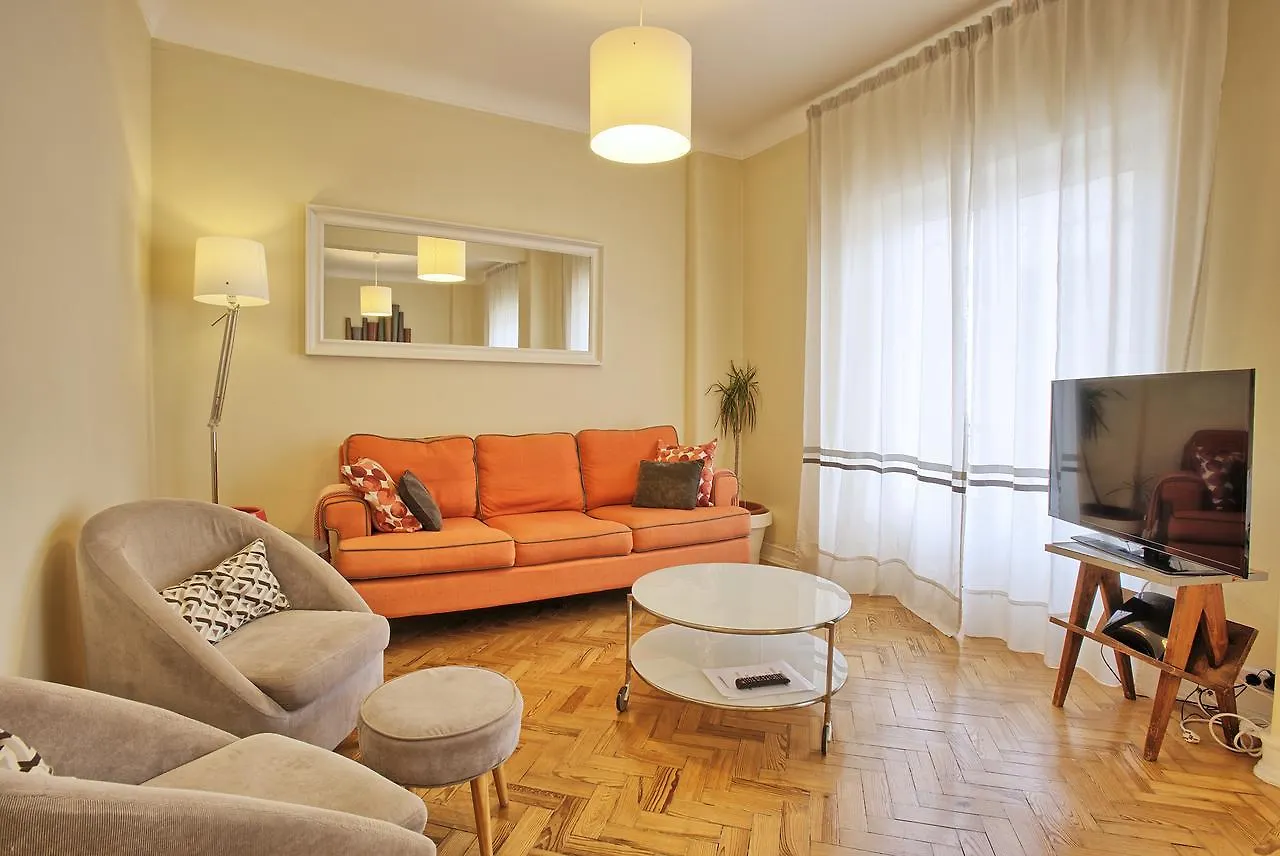 Almirante Top Floor / Almirante Reis Avenue Lisbon Apartment